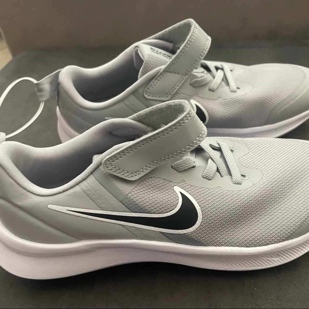 Brand New Gray Nike Sneakers Sz 3 - no tying need